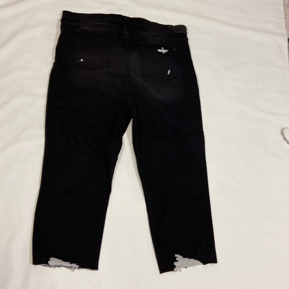 Serra Retreat NWT black distressed cropped jeans. Size 26W women’s comfort jean - Picture 7 of 16